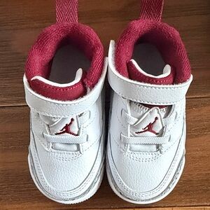 NWT White/Team Red-Wolf Grey Jordan Spizike Low